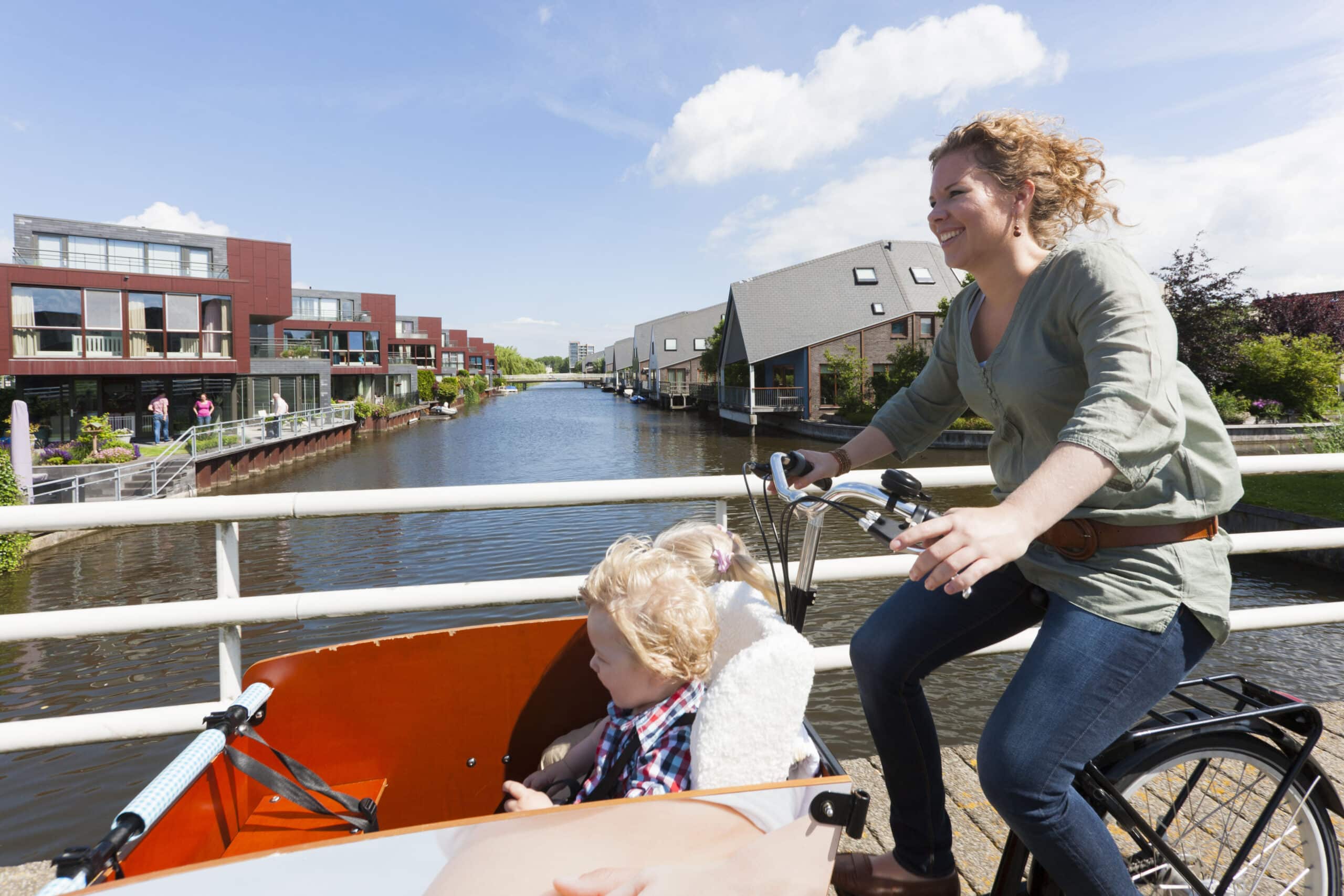 Fietsen langs Almeerse wateren, natuur en architectuur